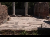 00834 ostia - regio ii - insula iv - terme di nettuno (ii,iv,2) - raum 5 - bli ri osten - blick aus raum 12 - 06-2022.jpg